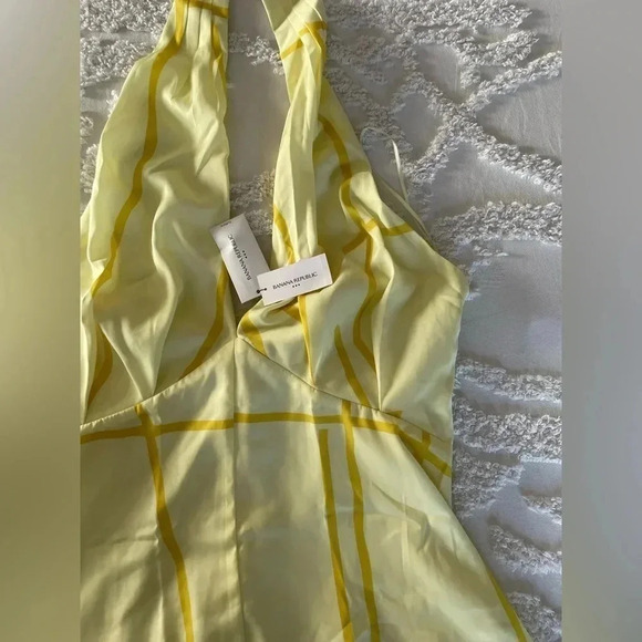 Banana Republic Pleated Halter Top - Picture 3 of 13